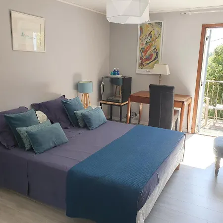 D'hotes Le Vignaud מלון